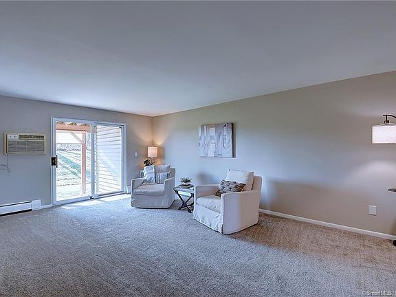 4th image of 2 Carillon Dr APT A