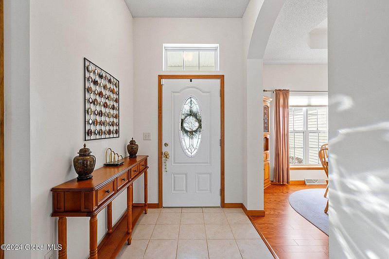 3rd image of 5 Sheridan Court