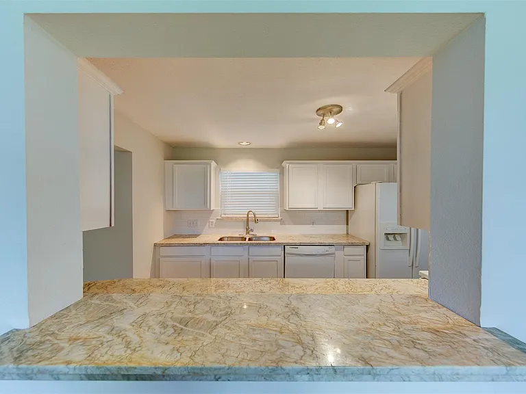 1118 Wilson St — Photo 10