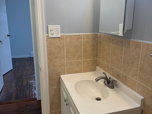 3rd image of 14727 226th St Floor 1