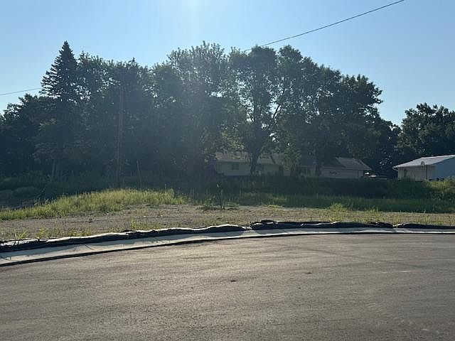 2nd image of 3748 Lucy Ct NE