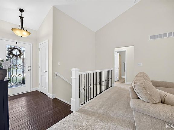 3rd image of 130 Miranda Ct
