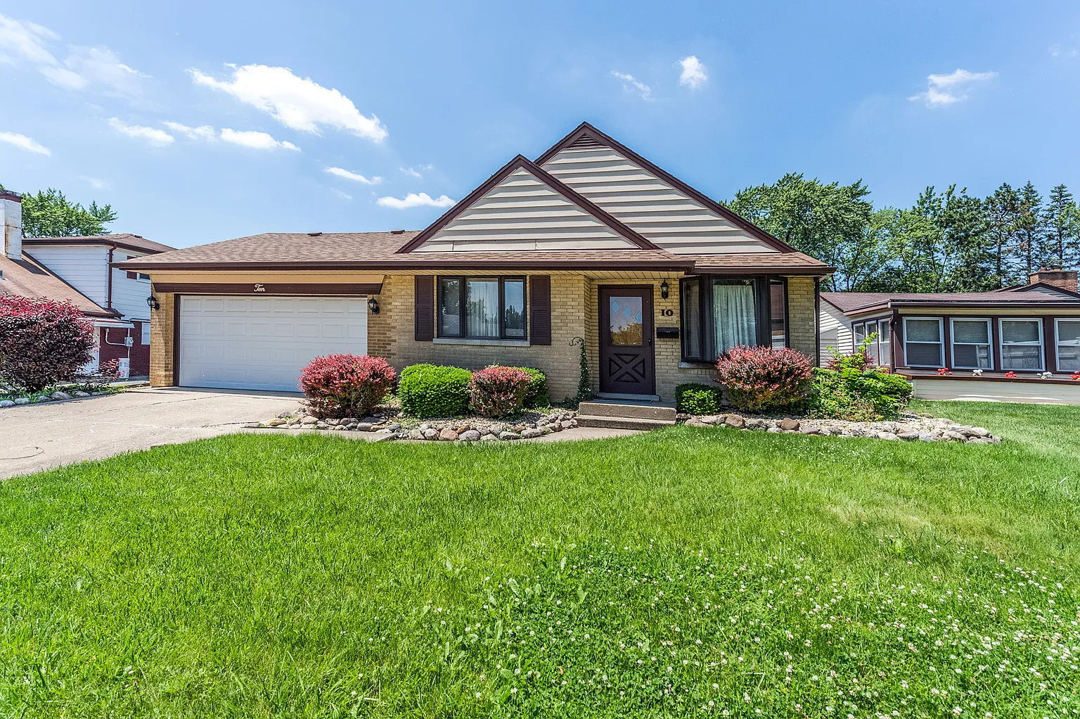 10 N Maple Ct photo 1