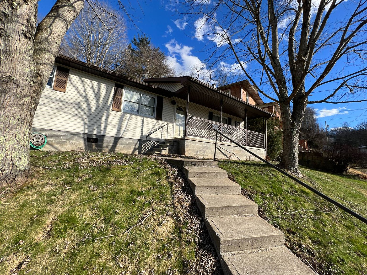 601 Braxton St, Gassaway, WV 26624 Zillow