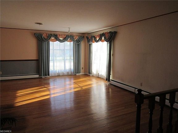 3rd image of 4944 Hampton Dr