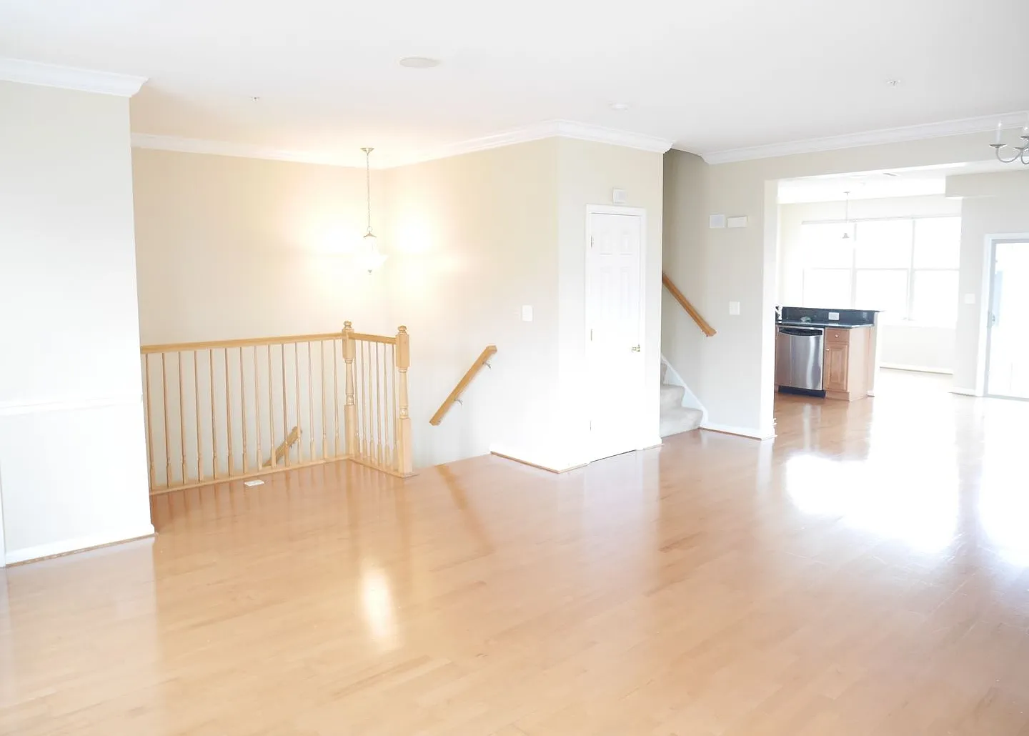 Prime Location!! 3 Beds, 2.5 Baths In Desirable Albemarle Square Community — Photo 3
