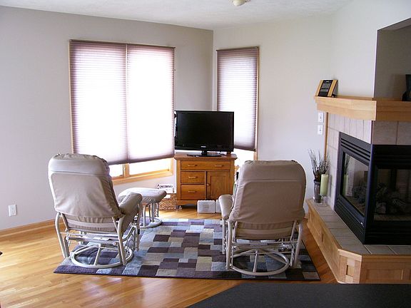 4th image of 8609 S 100th St