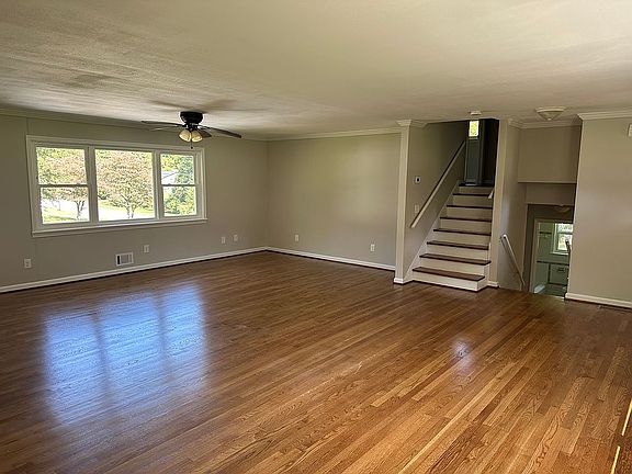 3rd image of 937 Roanoke Dr