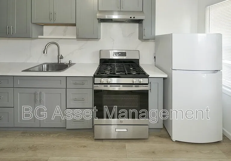 2039 Macarthur Blvd #10 — Photo 6