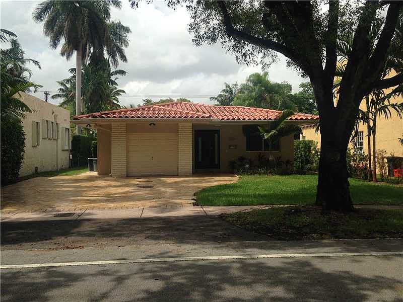 2nd image of 1221 Alhambra Cir