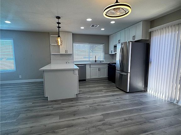 5th image of 336 Viewmont Dr