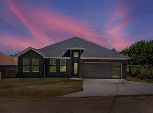 2213 Navasota St, Granbury, TX 76048