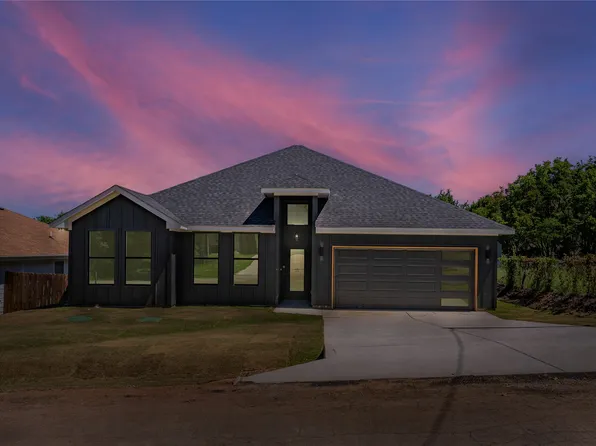 2213 Navasota St, Granbury, TX 76048