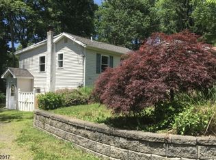 302 Elmira Trl, Hopatcong, NJ 07843