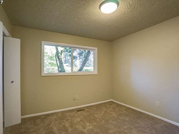 4th image of 3212 NE 127th Ave