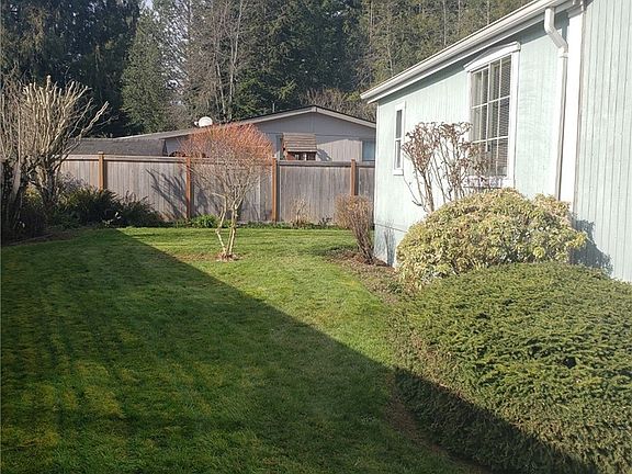 4th image of 2254 Estero Ave