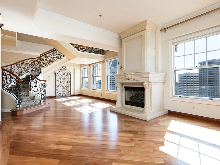 702 Ash St #1500 — Photo 8