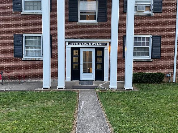 3rd image of 221 Glendale Ave #3