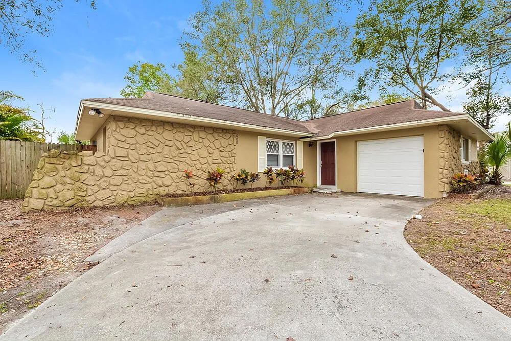 3 bed, 2.0 bath, 1739 sqft, $2,275 — Photo 1