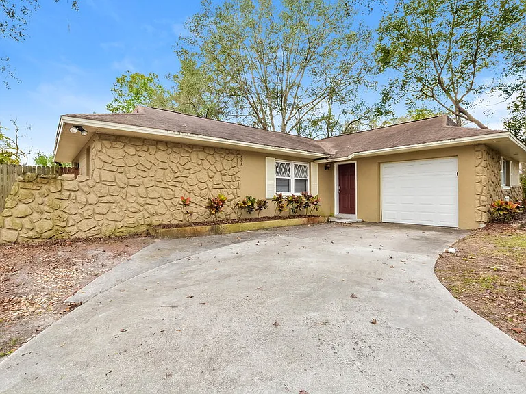 608 Pheasant Ave — Photo 1