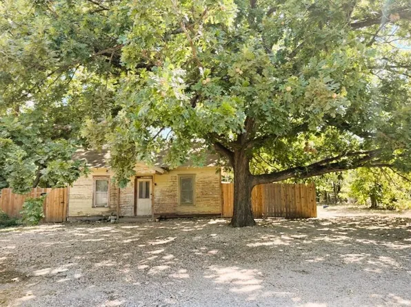 443 W Jackson St, Bartlett, TX 76511