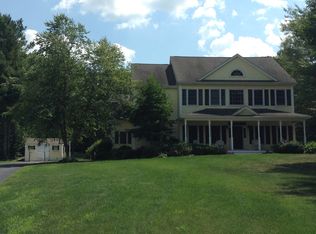 18 Hales Pond Ln, Wrentham, MA 02093