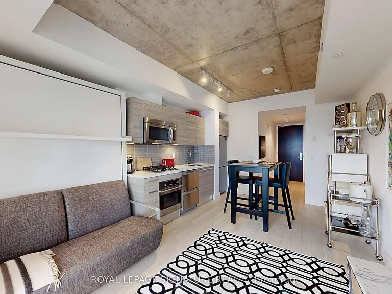 224 King St W #1406 — Photo 1