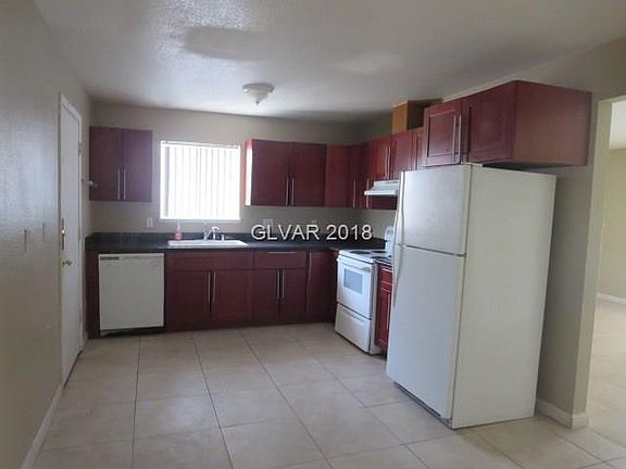 4th image of 924 Rockaway St