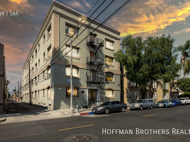 323 W 4th St #203 — Photo 9