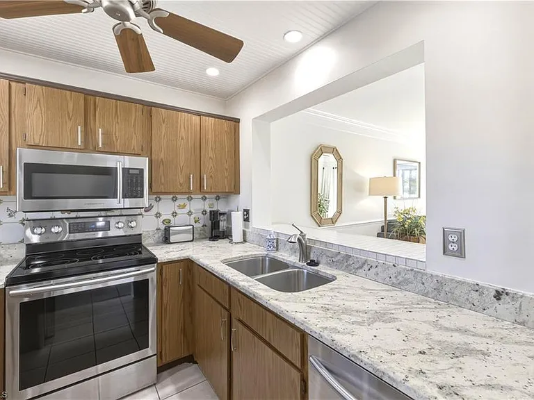 801 River Point Dr #303A — Photo 5