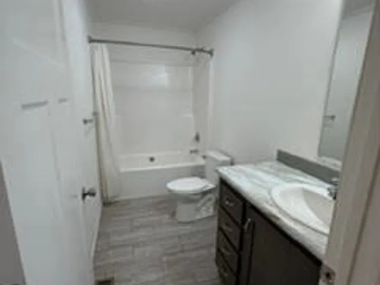 216 Onandaga Ave — Photo 8