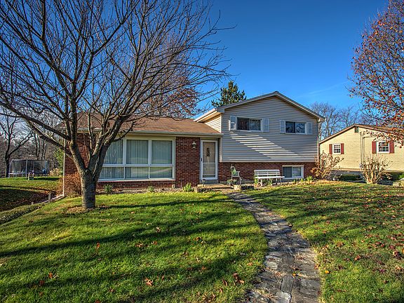 2nd image of 9541 Saratoga Dr