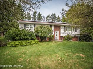 537 Gladiola Dr, Clarks Summit, PA 18411
