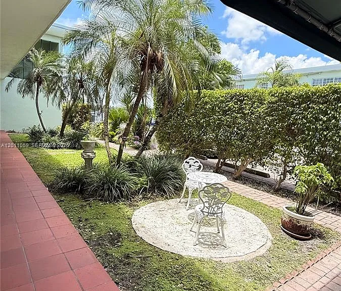 8600 Byron Ave #8 — Photo 36