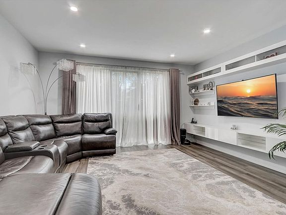 5th image of 319 Glen Leven Ct