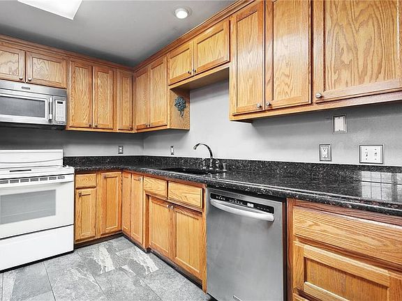 3rd image of 33 Melbourn Dr
