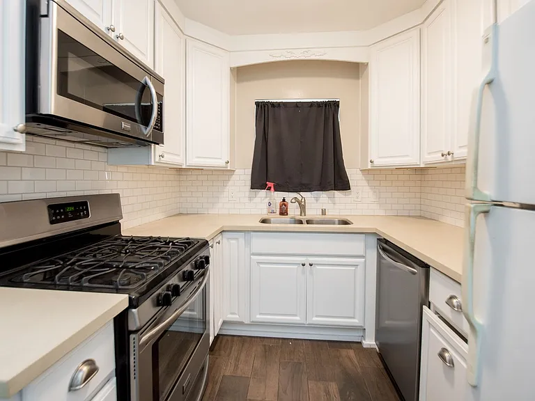 12511 Columbia Way — Photo 13