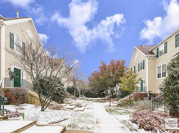 2nd image of 2411 Courtyard Cir Unit 5