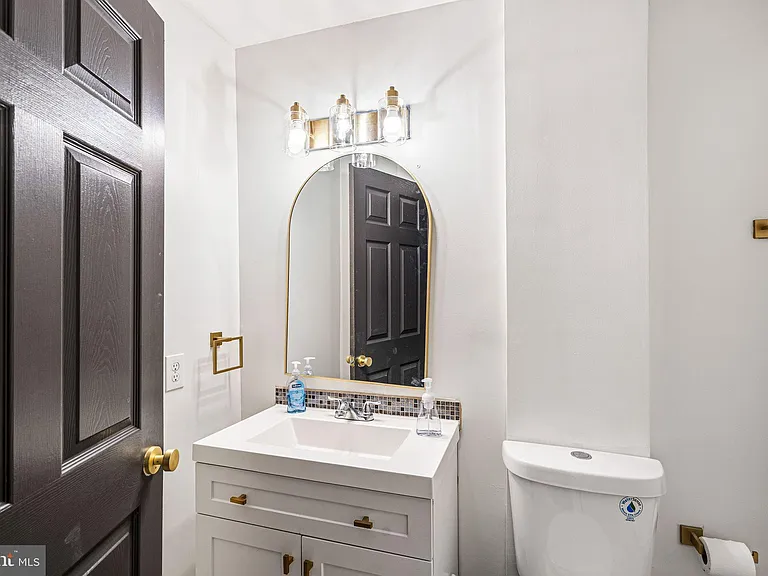 208 W Wildey St — Photo 23