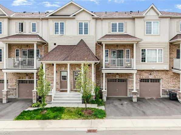 15 Dewberry Dr, Kitchener, ON N2B 0A9