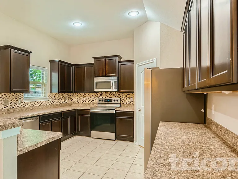 221 Anthony Ln — Photo 4