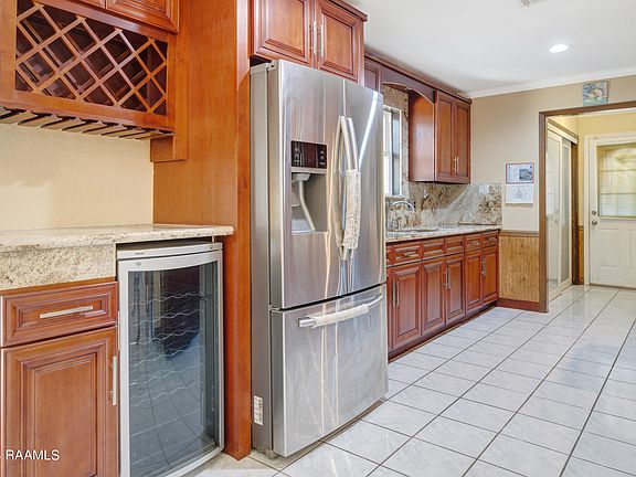 3rd image of 1023 N Shireview Cir