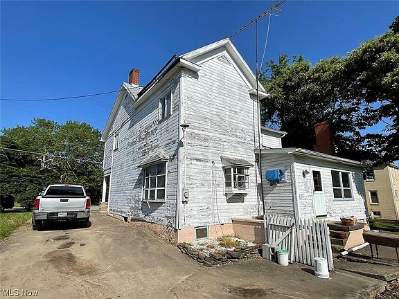 4th image of 801 E Market St