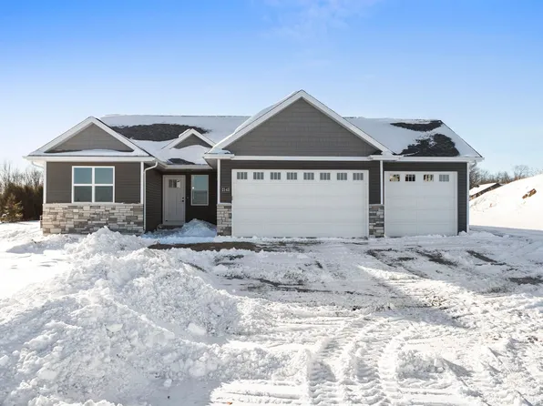 N2143 Jennifer Dr, Greenville, WI 54942