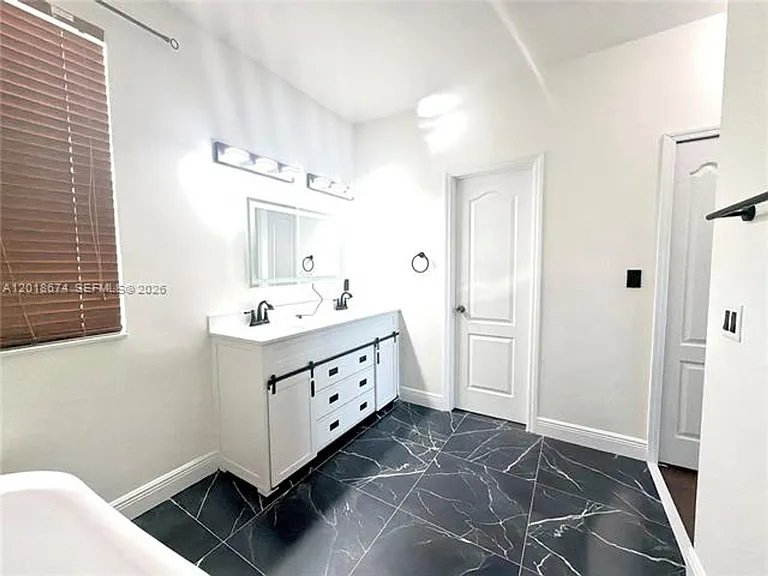 16336 SW 48th Ter — Photo 27