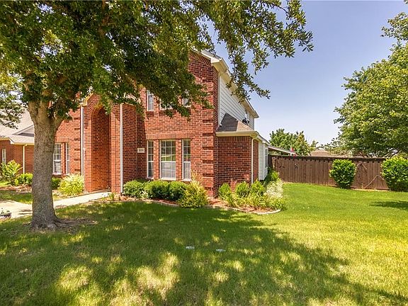 3rd image of 805 Sunny Grove Dr