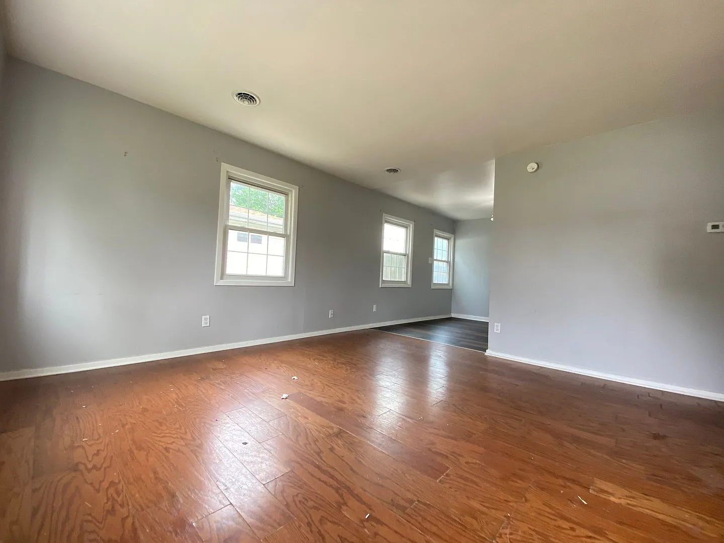 3 Bedroom Home With Central Air — Photo 2