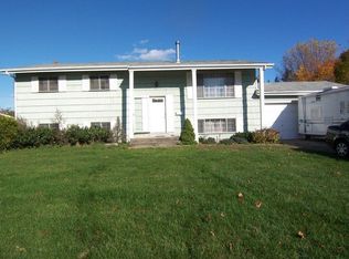 29 Clearview Dr, Wheatley Heights, NY 11798