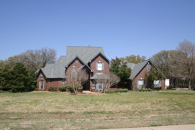 1216 OAK CREEK CIR