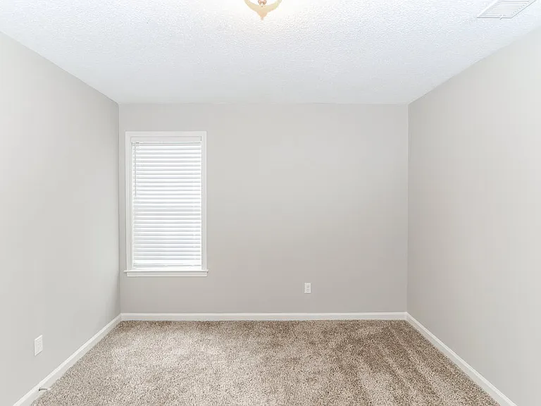 5896 Pipers Green Ln — Photo 11